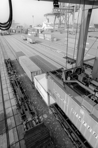 171617 Gezicht op het overslagterrein voor containers van Europe Container Terminals (E.C.T.) bij de Eemhaven te Rotterdam.